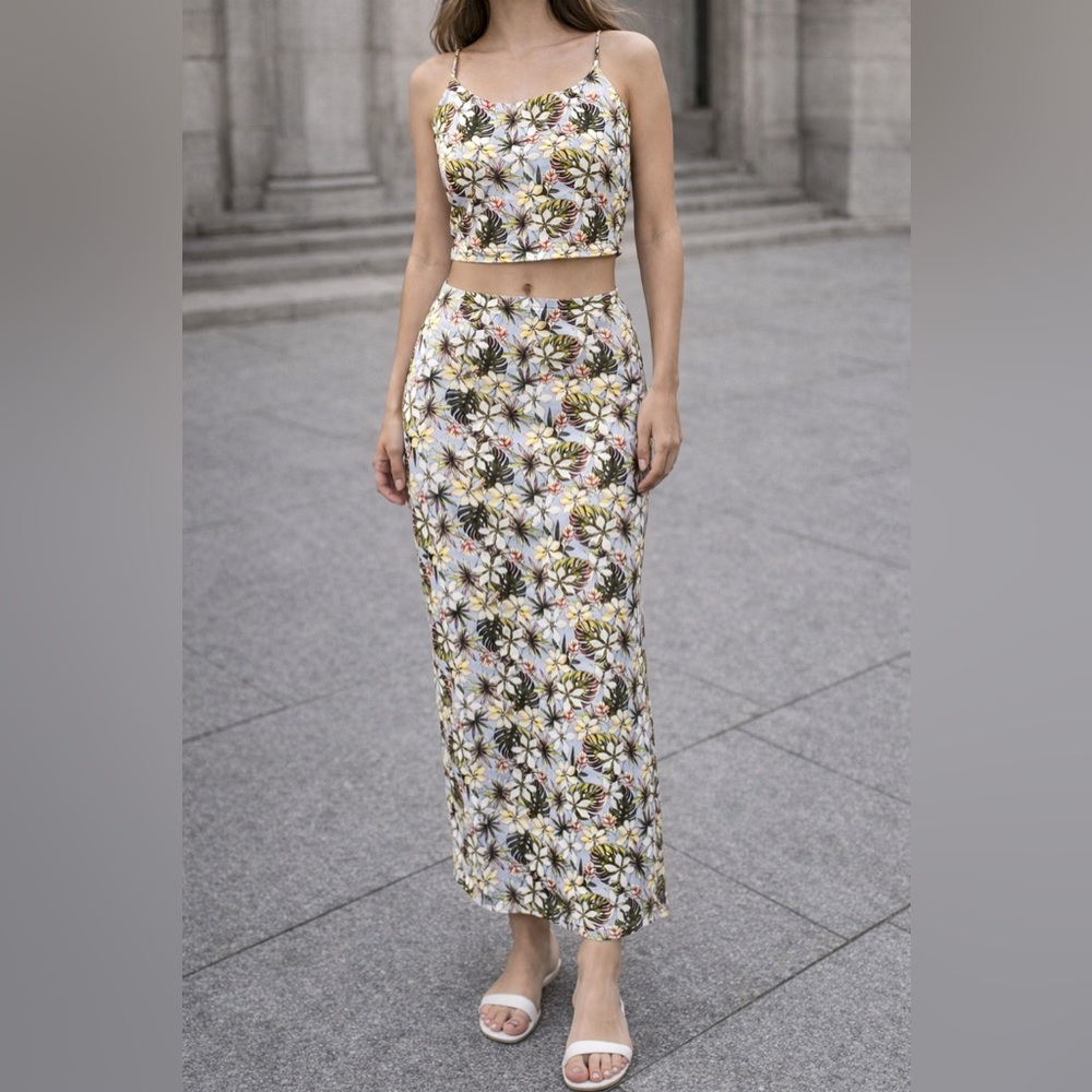 Hillary MacMillan Floral Two-Piece Skirt‎ Set